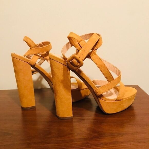 NWT Olivia Ferguson Suede   - Picture 5 of 5